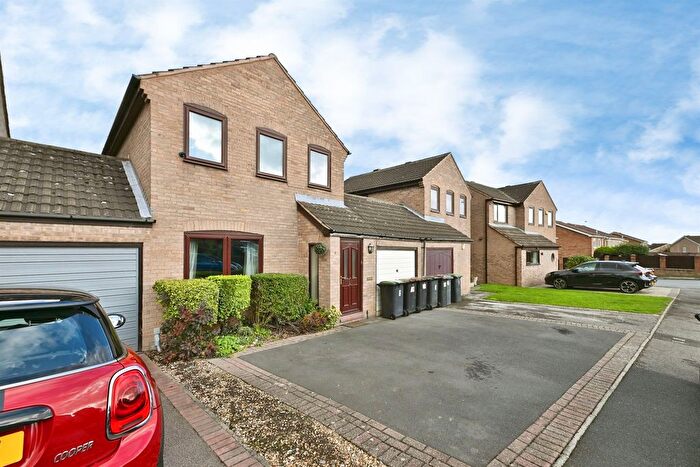 3 Bedroom Link Detached House For Sale In Acorn Avenue, Giltbrook, Nottingham, NG16