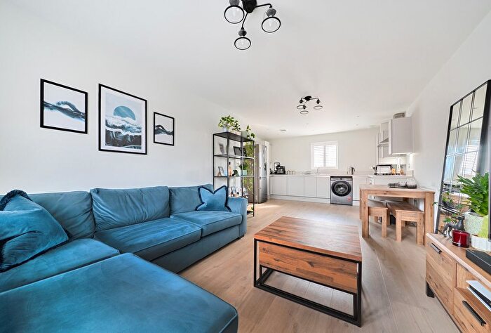 2 Bedroom Flat For Sale In Gainsborough Court, , Webber Street, Horley, RH6