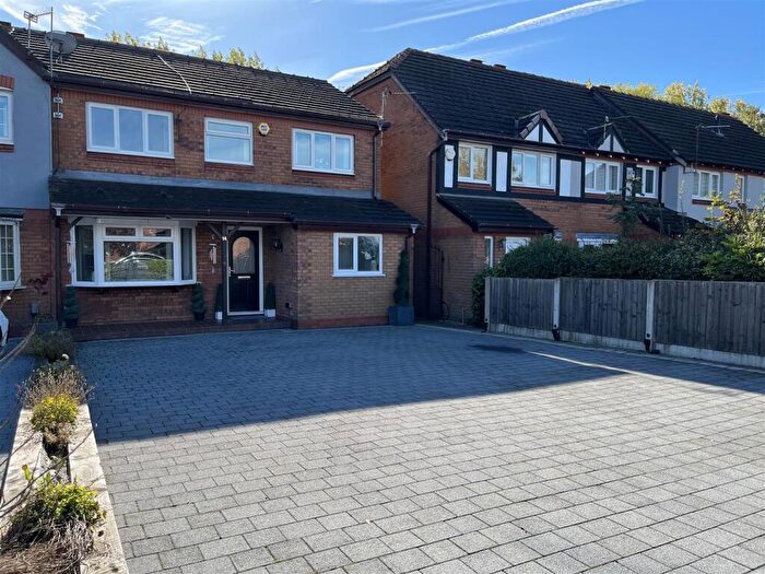4 Bedroom Semi-Detached House For Sale In Southfield Close, Richmond Park, Dukinfield, SK16