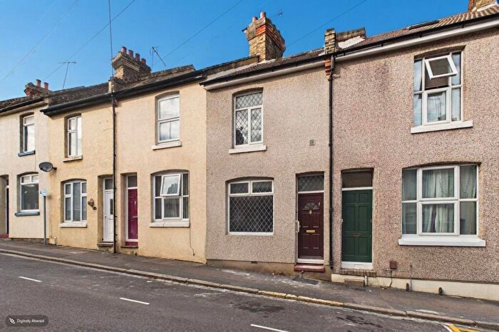 3 Bedroom Terraced House To Rent In Gordon Road, Dartford, DA1