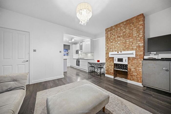1 Bedroom Flat To Rent In Hadfield House, Ellen Street, Aldgate, E1