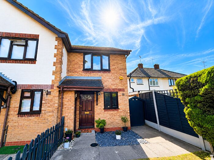 2 Bedroom End Of Terrace House For Sale In Pavilion Close, Southend-on-sea, SS2