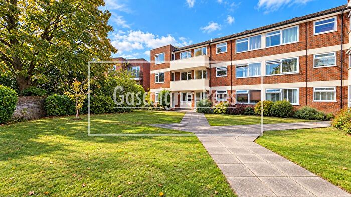2 Bedroom Flat To Rent In Warren Road, Guildford, GU1