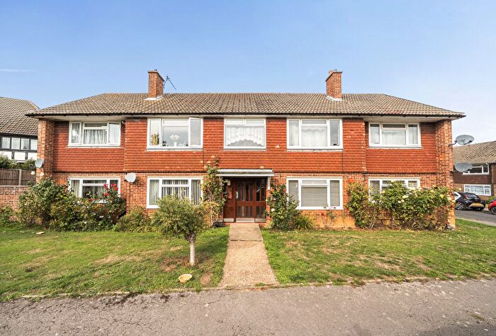 2 Bedroom Flat For Sale In Meadway, Halstead, Sevenoaks, Kent, TN14