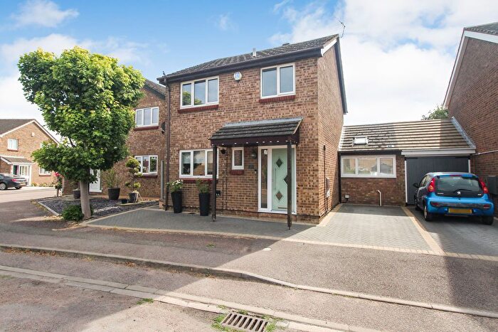 3 Bedroom Detached House For Sale In Westrope Way, Bedford, MK41