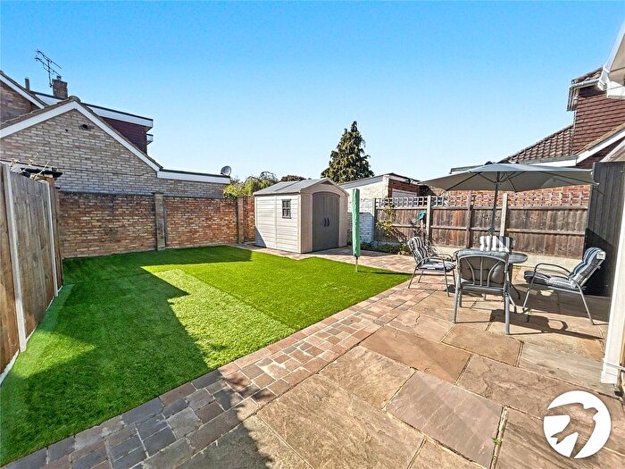 4 Bedroom Semi-Detached House For Sale In Oakley Park, Bexley, DA5