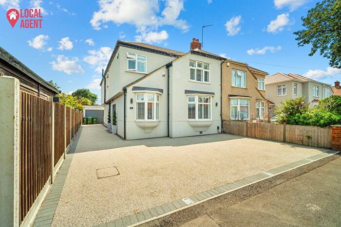 5 Bedroom Semi-Detached House For Sale In Hyde Road, Bexleyheath, DA7