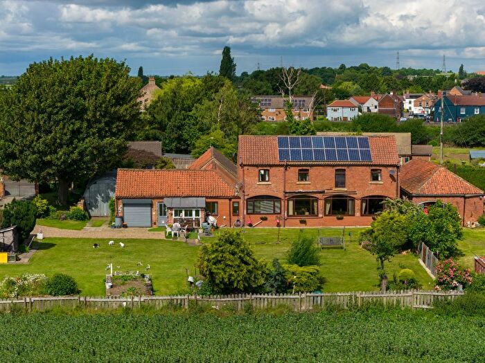 4 Bedroom Barn Conversion For Sale In High Street, East Ferry, DN21
