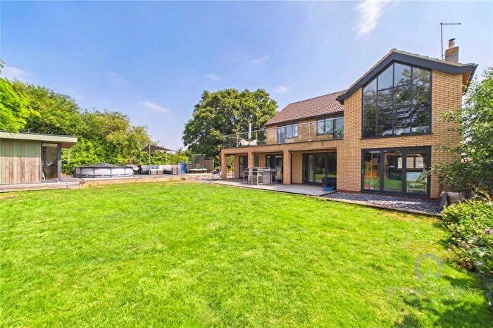 4 Bedroom Detached House For Sale In Meadow Close, Ringstead, Kettering, Northamptonshire, NN14