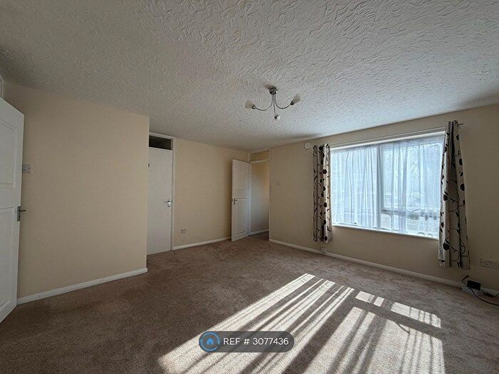 1 Bedroom Flat To Rent In Lindon Court, Southsea, PO4