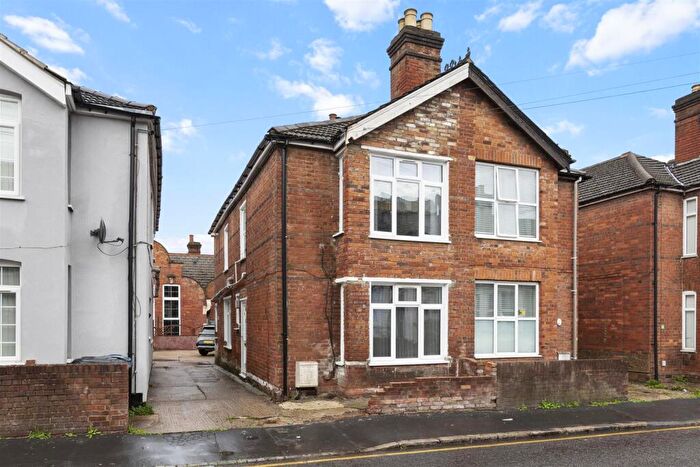 4 Bedroom Semi-Detached House For Sale In Green Street, High Wycombe (walk Of Town), HP11