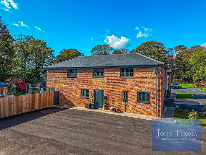4 Bedroom Semi-Detached House For Sale In Upper Bedfords View, Romford, RM1