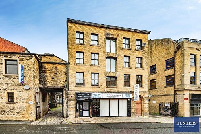 2 Bedroom Flat To Rent In Queens Court, Bull Close Lane, Halifax, HX1