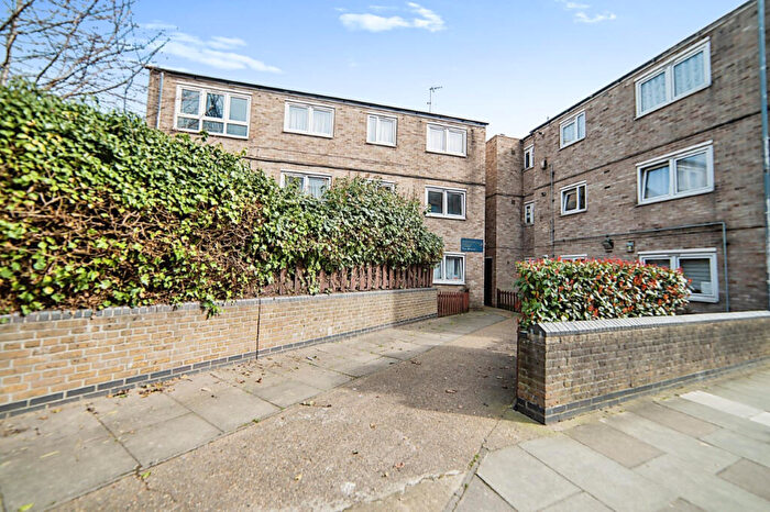 1 Bedroom Apartment To Rent In Rosebank Gardens, London, E3
