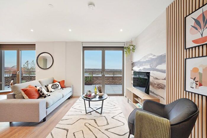 2 Bedroom Apartment To Rent In The Oakgate, KT22