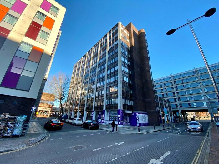 1 Bedroom Flat To Rent In Isambard Brunel Road, Portsmouth, PO1
