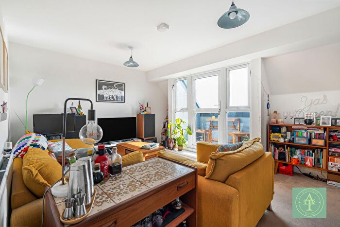 1 Bedroom Flat For Sale In Bayswater Close, Palmers Green, London, N13