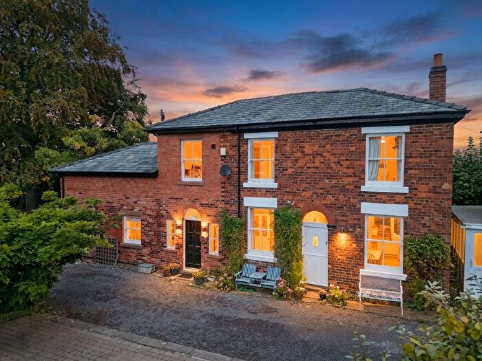 5 Bedroom Detached House For Sale In Hobb Lane, Daresbury, WA4