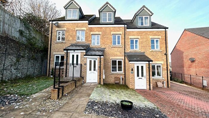 3 Bedroom Town House To Rent In Mitchells Avenue, Wombwell, Barnsley, South Yorkshire, S73
