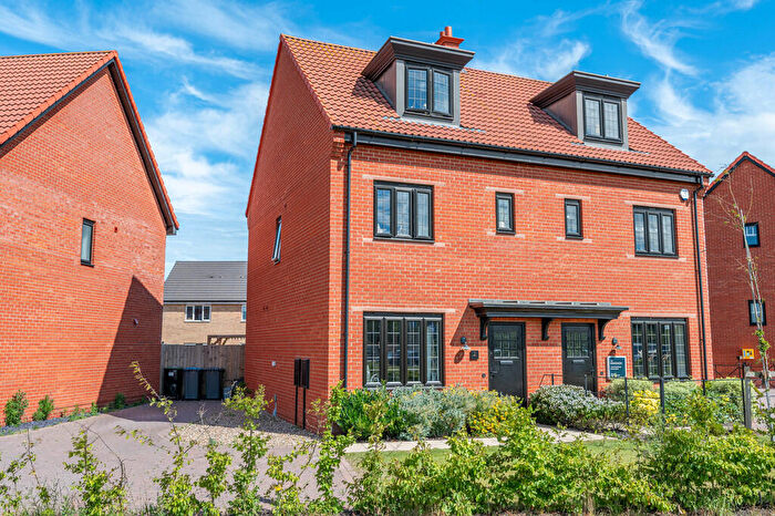 3 Bedroom Semi-Detached House For Sale In Lakes Road, Felixstowe, IP11