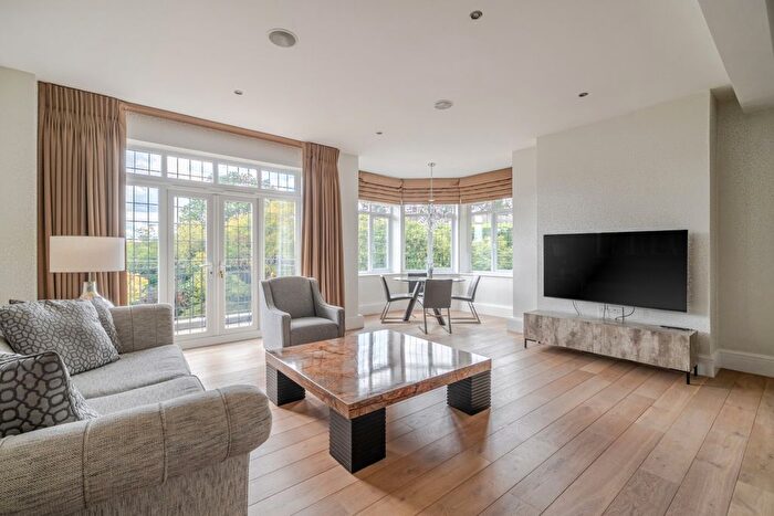 3 Bedroom Flat To Rent In Priory Road, Sunningdale, SL5