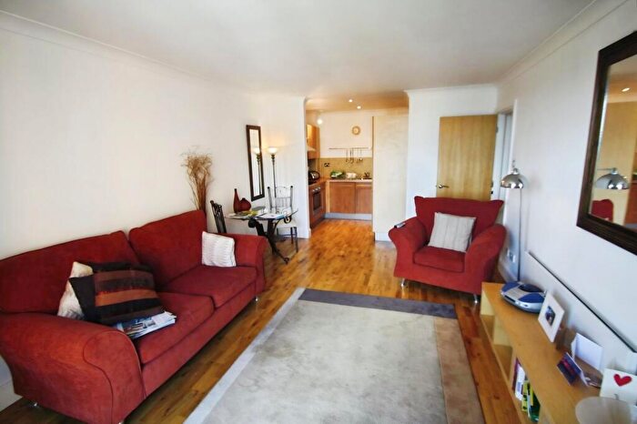 2 Bedroom Flat To Rent In Merchants Quay, East Street, Leeds, West Yorkshire, Uk, LS9