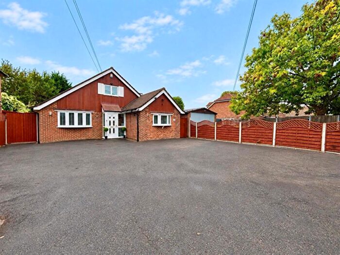 4 Bedroom Detached House For Sale In Staines Road, Wraysbury, Staines, TW19