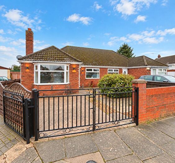 2 Bedroom Bungalow To Rent In Salsbury Avenue, Grimsby, Lincolnshire, DN34