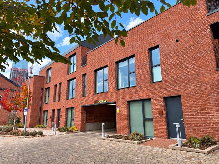 2 Bedroom House To Rent In Foundry Side, Leeds, West Yorkshire, Uk, LS11