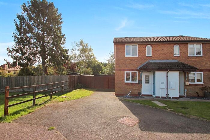 2 Bedroom Terraced House To Rent In Daisy Croft, Rushden, NN10