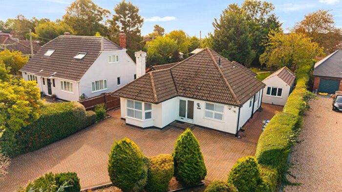 4 Bedroom Bungalow For Sale In Humberston Avenue, Humberston, North E Lincolnshire, DN36