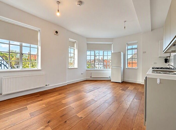 2 Bedroom Flat To Rent In East Street, Tonbridge, TN9
