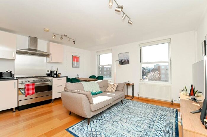 2 Bedroom Flat To Rent In Albion Road, Stoke Newington, N16