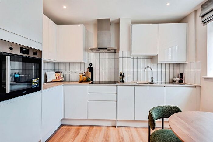 3 Bedroom Terraced House For Sale In Honeybee Lane, Swindon, SN3