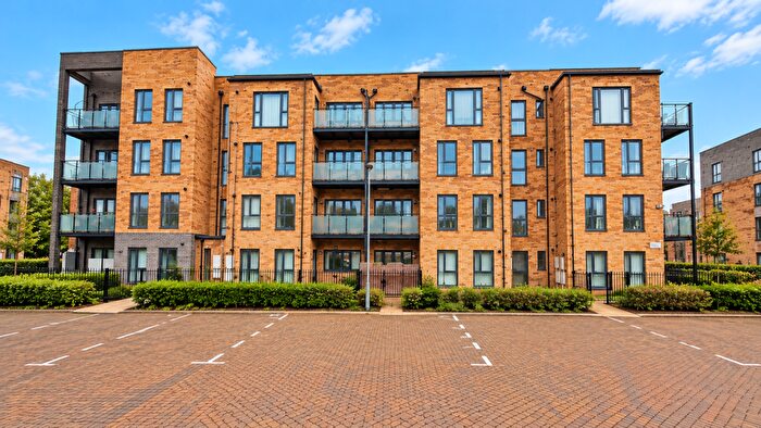 2 Bedroom Flat To Rent In Saddlers House, Rainham, Havering, RM13