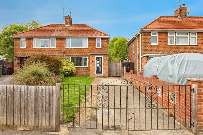 3 Bedroom Semi-Detached House For Sale In Greenfields Road, Reading, RG2