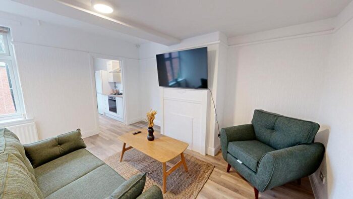 4 Bedroom House To Rent In Chillingham Road, NE6