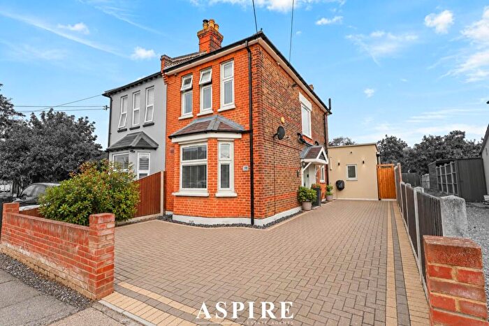 3 Bedroom Semi-Detached House For Sale In Manor Road, Benfleet, SS7