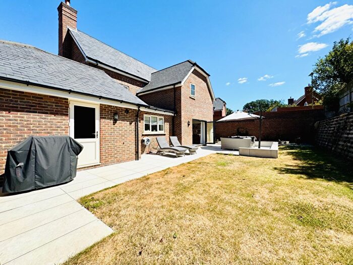 4 Bedroom Detached House For Sale In Baldwin Close, Hartley Wintney, Hook, RG27