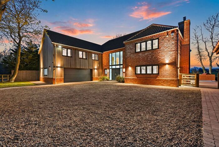 6 Bedroom Detached House For Sale In Fiddlers Green, Attleborough, NR17