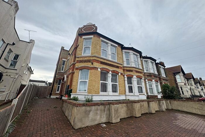 9 Bedroom Detached House To Rent In Studios & Rooms To Rent In Southchurch Road, Southend On Sea, SS1