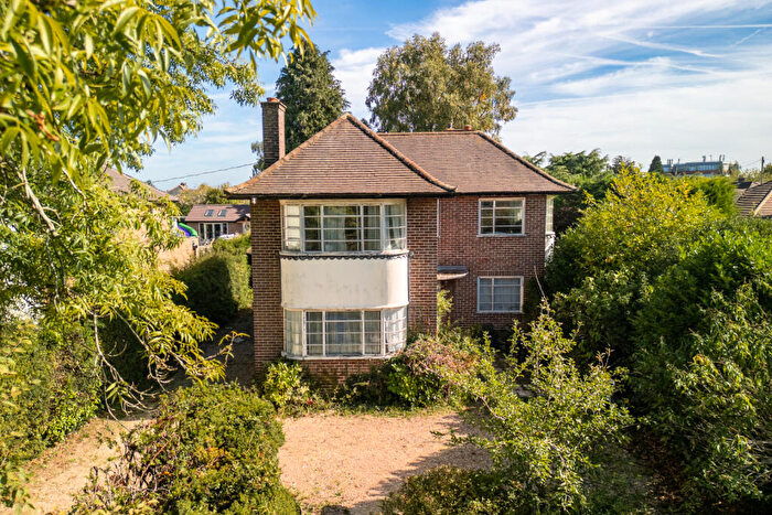 3 Bedroom Detached House For Sale In Watchet Lane, Holmer Green, High Wycombe, Buckinghamshire, HP15