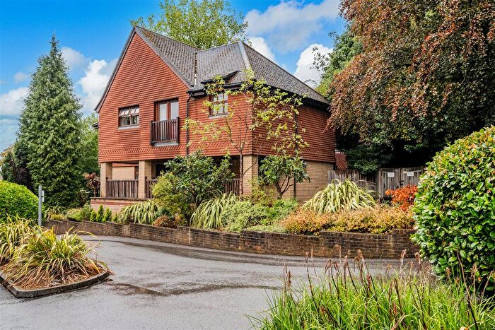 2 Bedroom Flat For Sale In Furze Hill, Kingswood, Tadworth, KT20