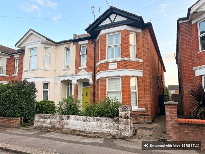 2 Bedroom Maisonette For Sale In First Floor, Norfolk Road, Southampton, SO15