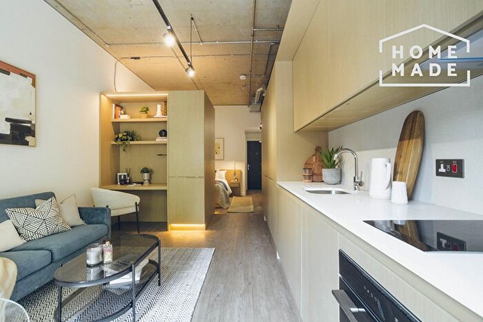 1 Bedroom Flat To Rent In Hammersmith Road, W6