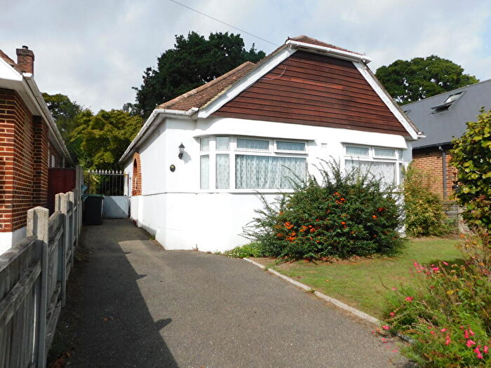 2 Bedroom Detached House For Sale In Norfolk Avenue, Christchurch, BH23