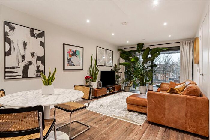 2 Bedroom Apartment For Sale In Wallis Road, London, E9