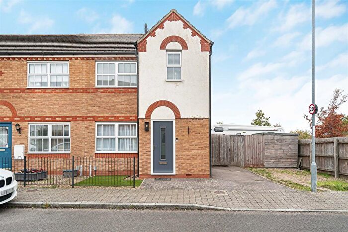 3 Bedroom End Of Terrace House For Sale In Woodlark Drive, Cottenham, Cambridge, CB24
