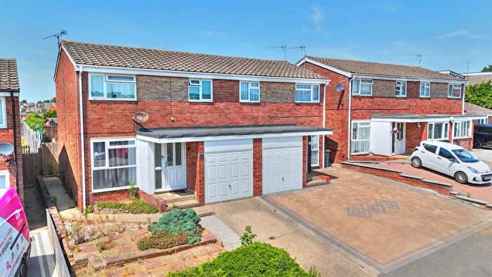 3 Bedroom Semi-Detached House For Sale In Sheldrake Drive, Ipswich, IP2