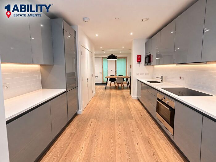 3 Bedroom Flat To Rent In Victory Place, London, SE17